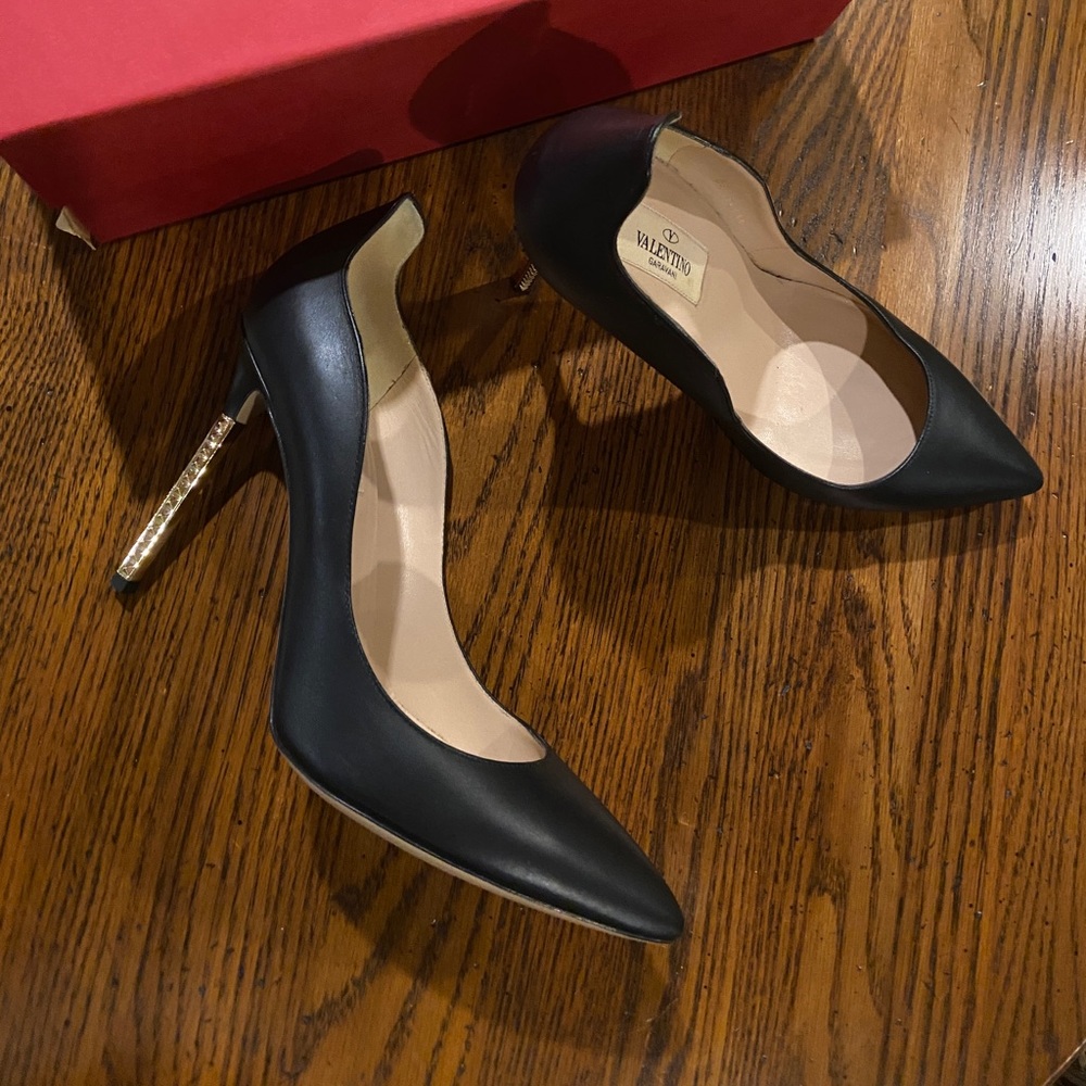 VALENTINO 2012 ROCKSTUD LEATHER PUMP